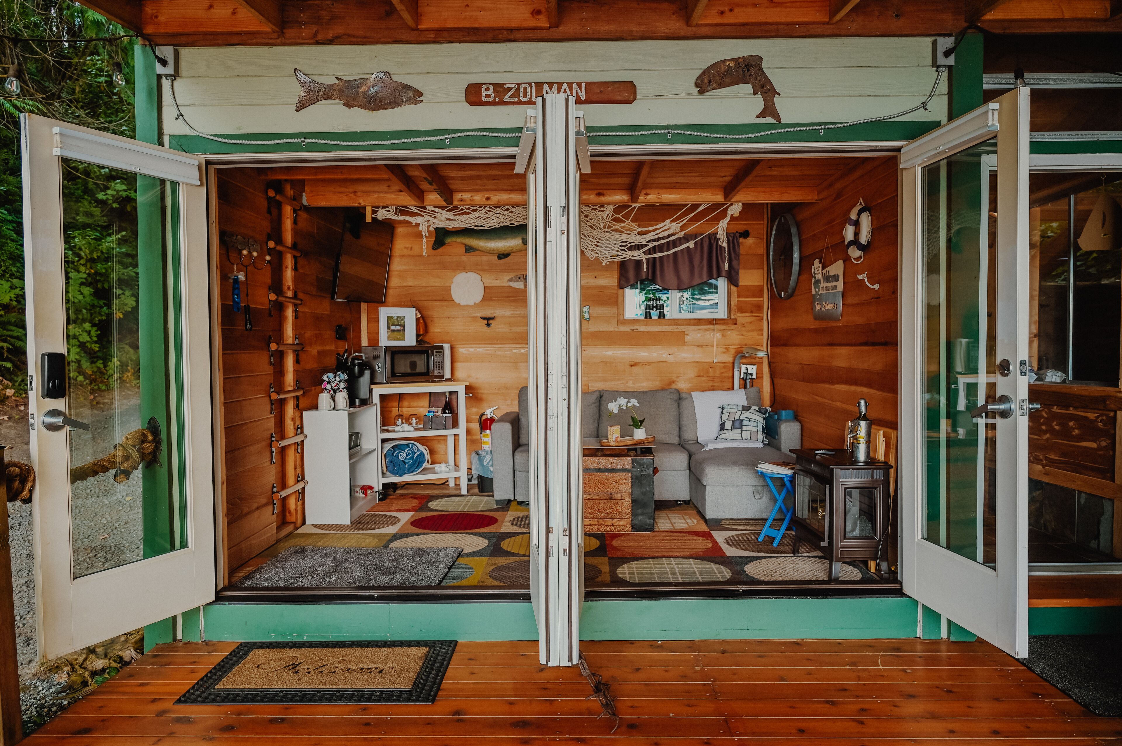 Smart-TV, Kamin, DVD-Player, Videothek