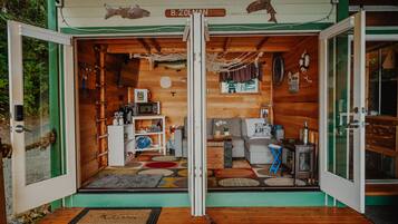 Smart TV, fireplace, DVD player, video library