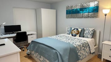 3 bedrooms, in-room safe, desk, free WiFi