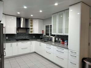 Fridge, microwave, oven, stovetop - Wendover's most comfortable house for rent. (West Wendover)