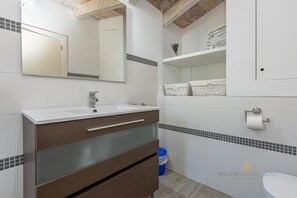 Douche, serviettes fournies