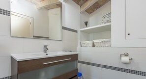 Shower, towels