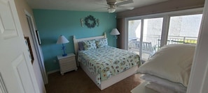 Room - OCEAN FRONT! AMAZING VIEWS of beach and intercostal. Dock and boat ramp. (St. Augustine)