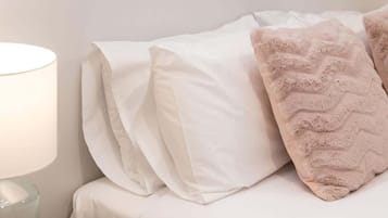 2 quartos, ferros/tábuas de passar roupa