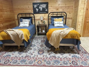 3 slaapkamers, een kluis op de kamer, een bureau, reisbedje