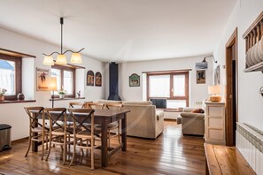 Dining - Aiguamoig by SeaMount Rentals (Gessa)