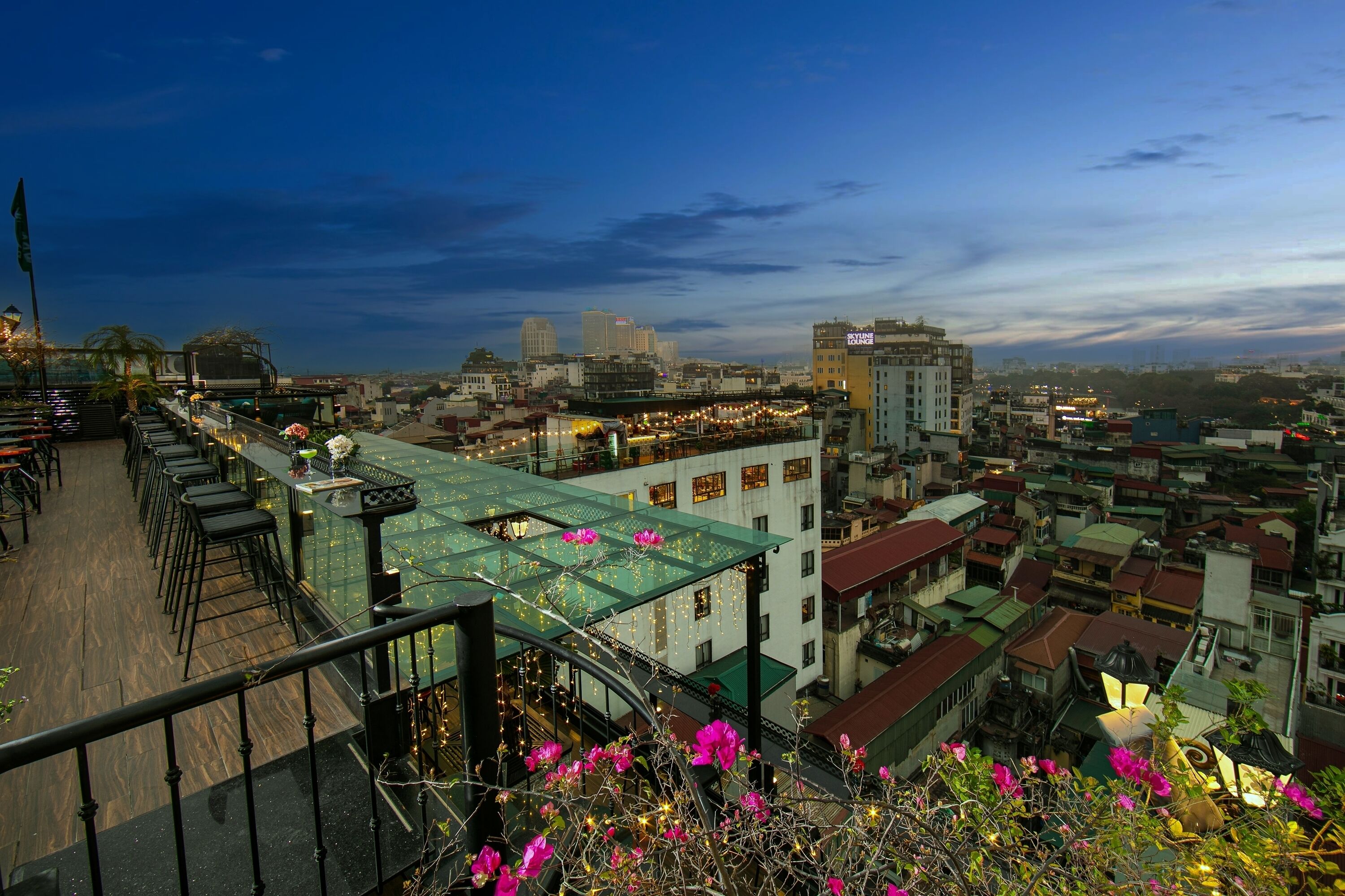 Bar (trong khuôn viên)