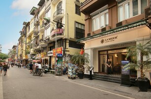A street with a luxury hotel, a spa, and various shops.