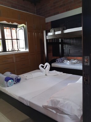 4 habitaciones, wifi gratis, ropa de cama y acceso para silla de ruedas 