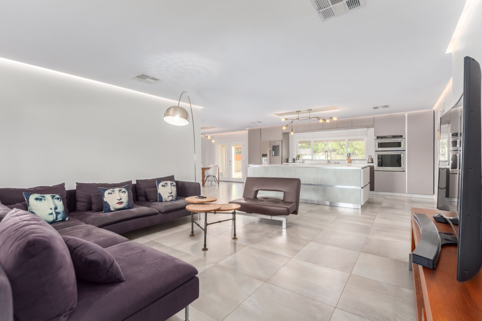 Beautiful modernly renovated 4 BR 3 Bath in Scottsdale, AZ