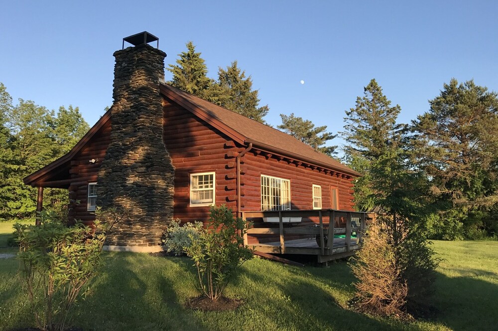 Cozy log cabin in the heart of the Green Mountains