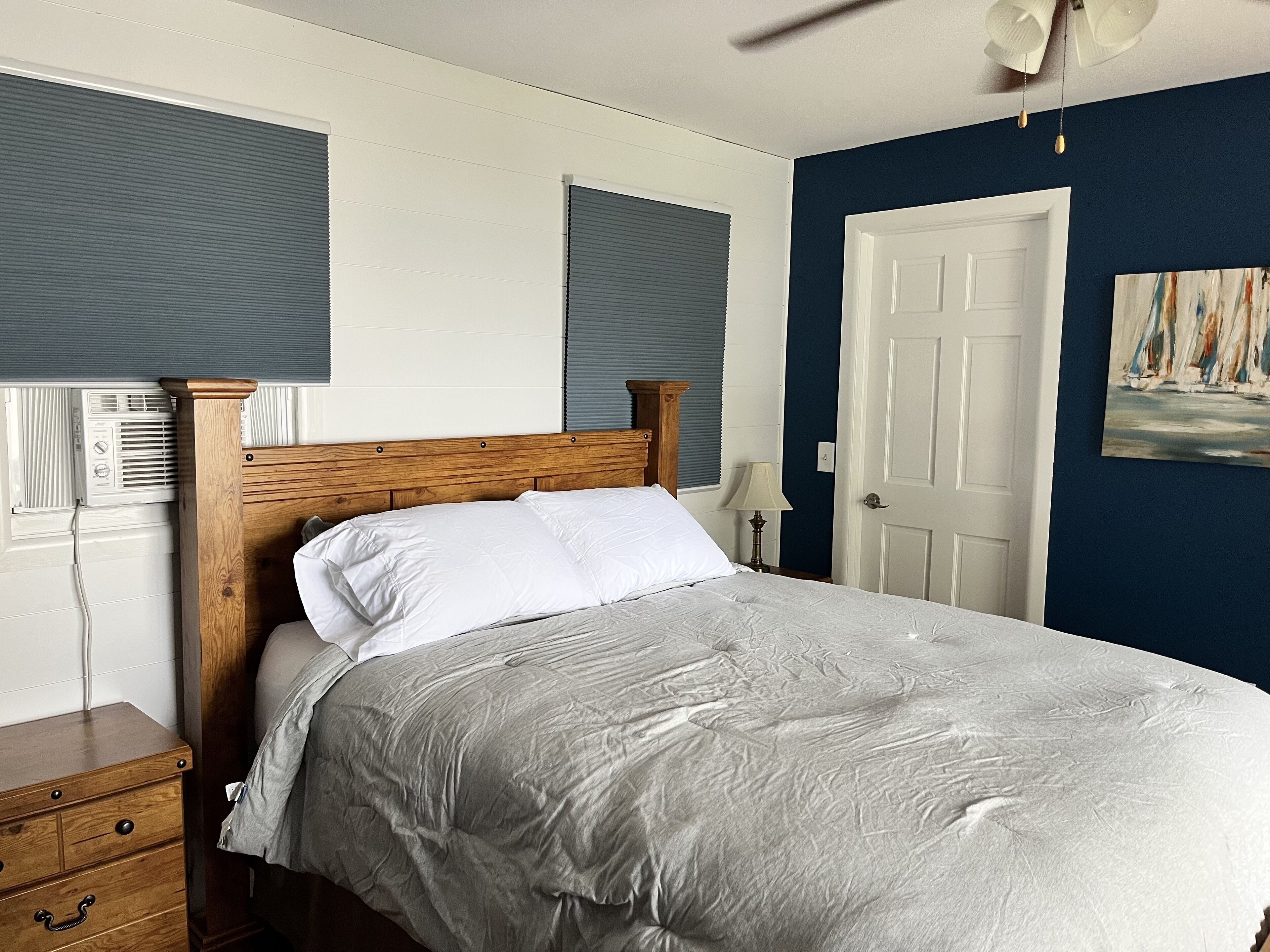 Cozy Lake House with a beautiful view of Lake Koshkonong