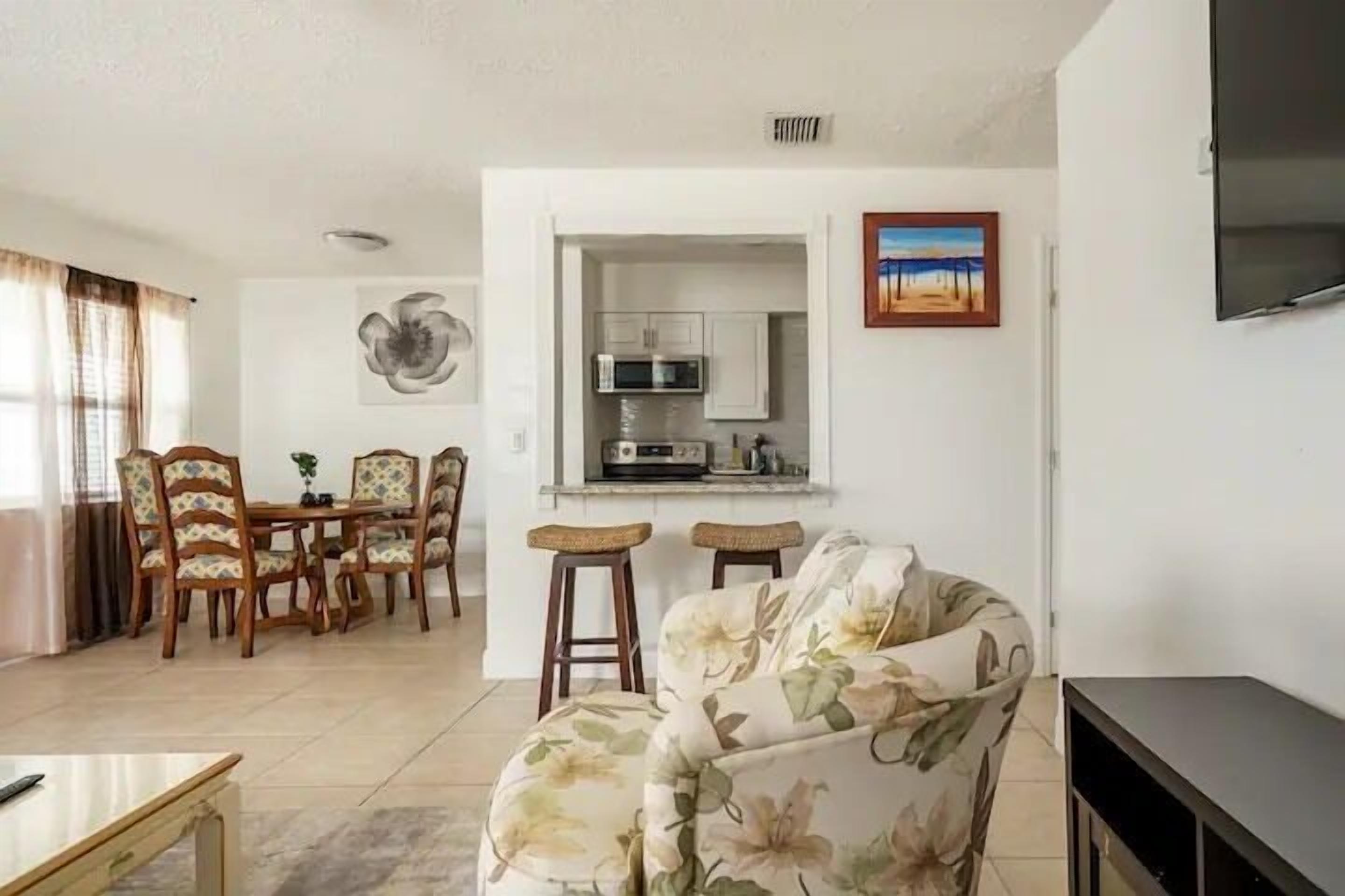 Comfortable 2 beds 1 bath 5 people can sleep