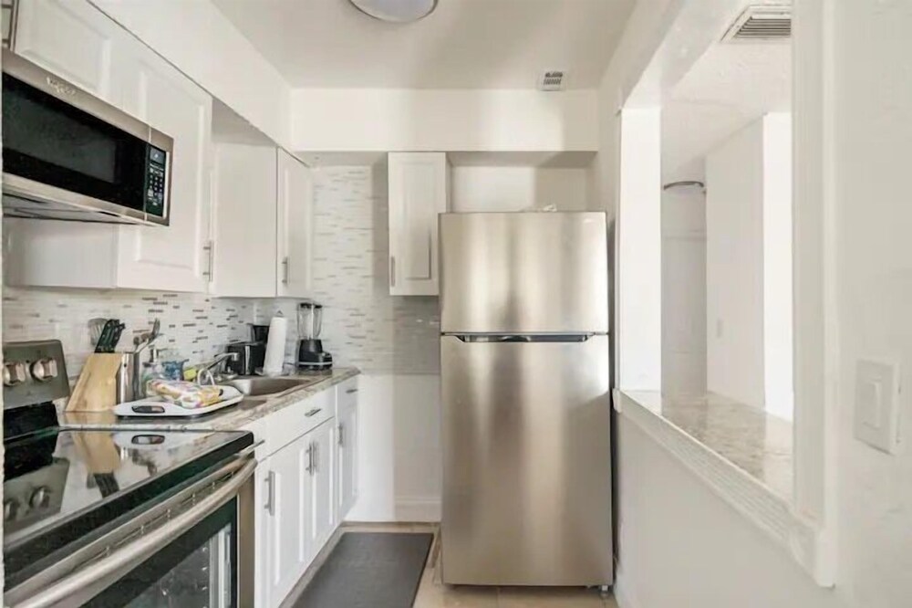 Comfortable 2 beds 1 bath 5 people can sleep