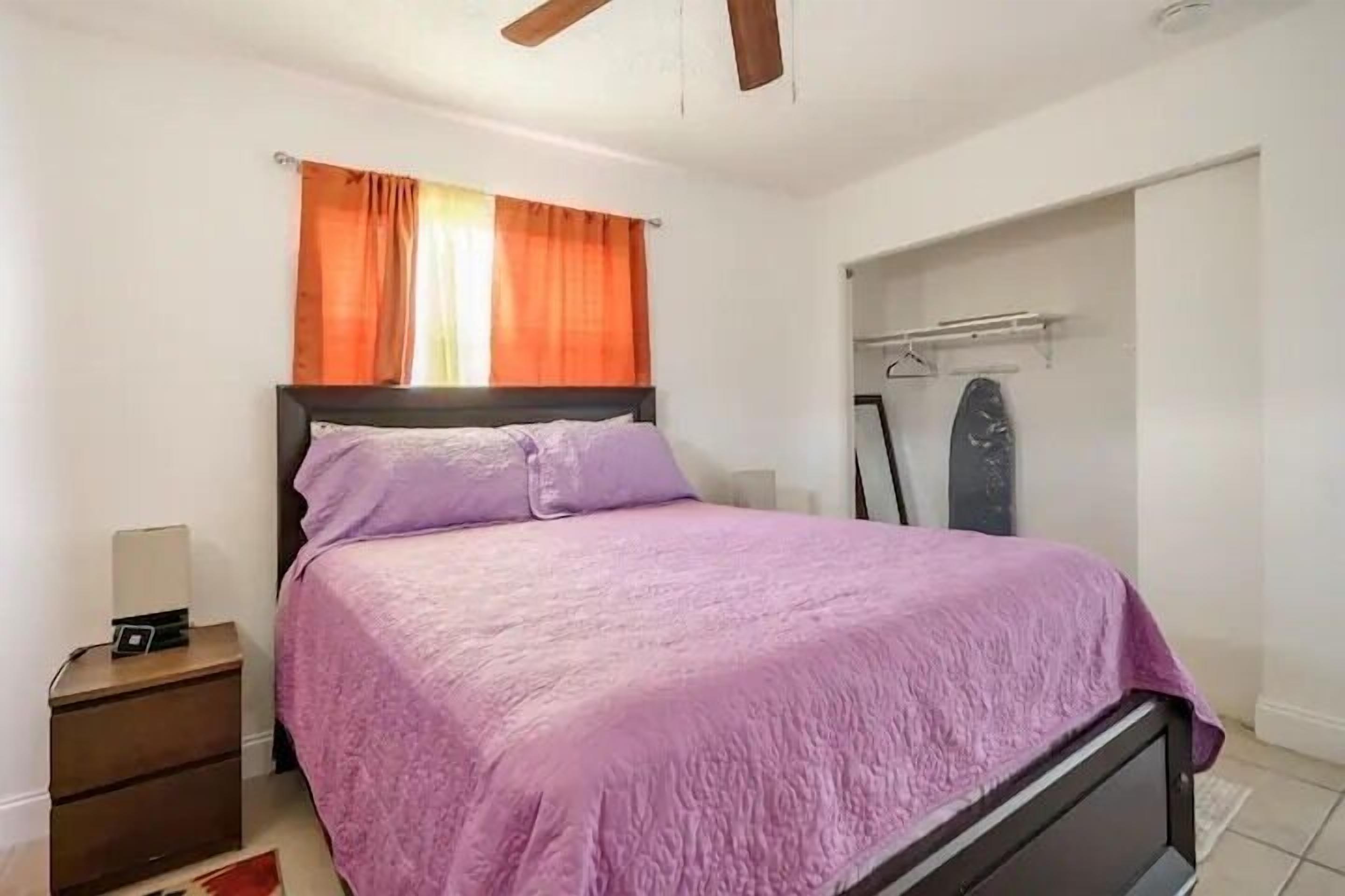 Comfortable 2 beds 1 bath 5 people can sleep