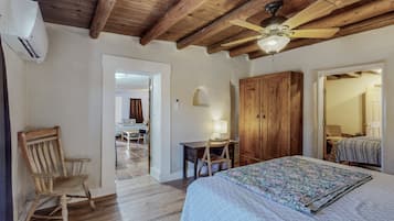 3 habitaciones, escritorio, tabla de planchar con plancha y wifi gratis