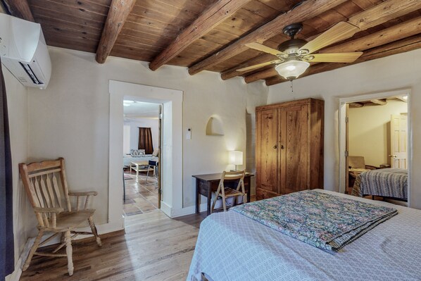 3 bedrooms, desk, iron/ironing board, free WiFi