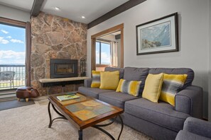 TV, fireplace, books - Remodeled - Ski In/Out, Wood Burning Fireplace, Pool, Hot Tub (Steamboat Springs)