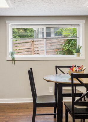 Dining - River City Retreat near Zoo/Expo/Airport/Churchill + Arcade (Louisville)