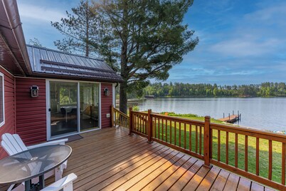 Yacht Club cabin on Burntside, with sauna