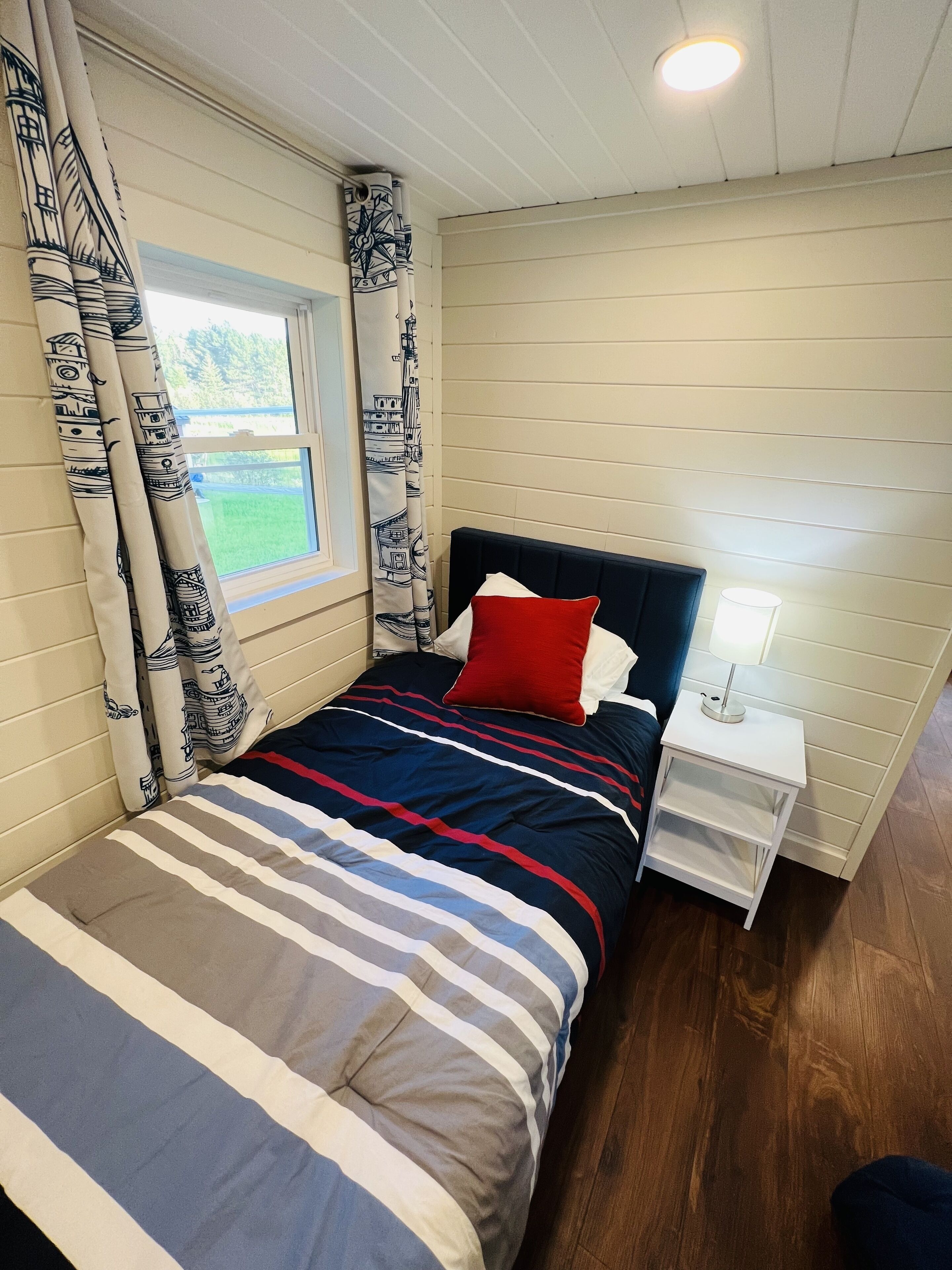 *Superb 2 Bedroom Cabin Burntside Lake*