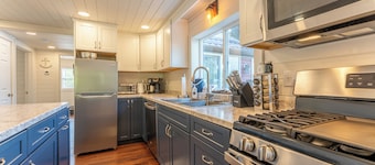 Yacht Club cabin on Burntside, with sauna