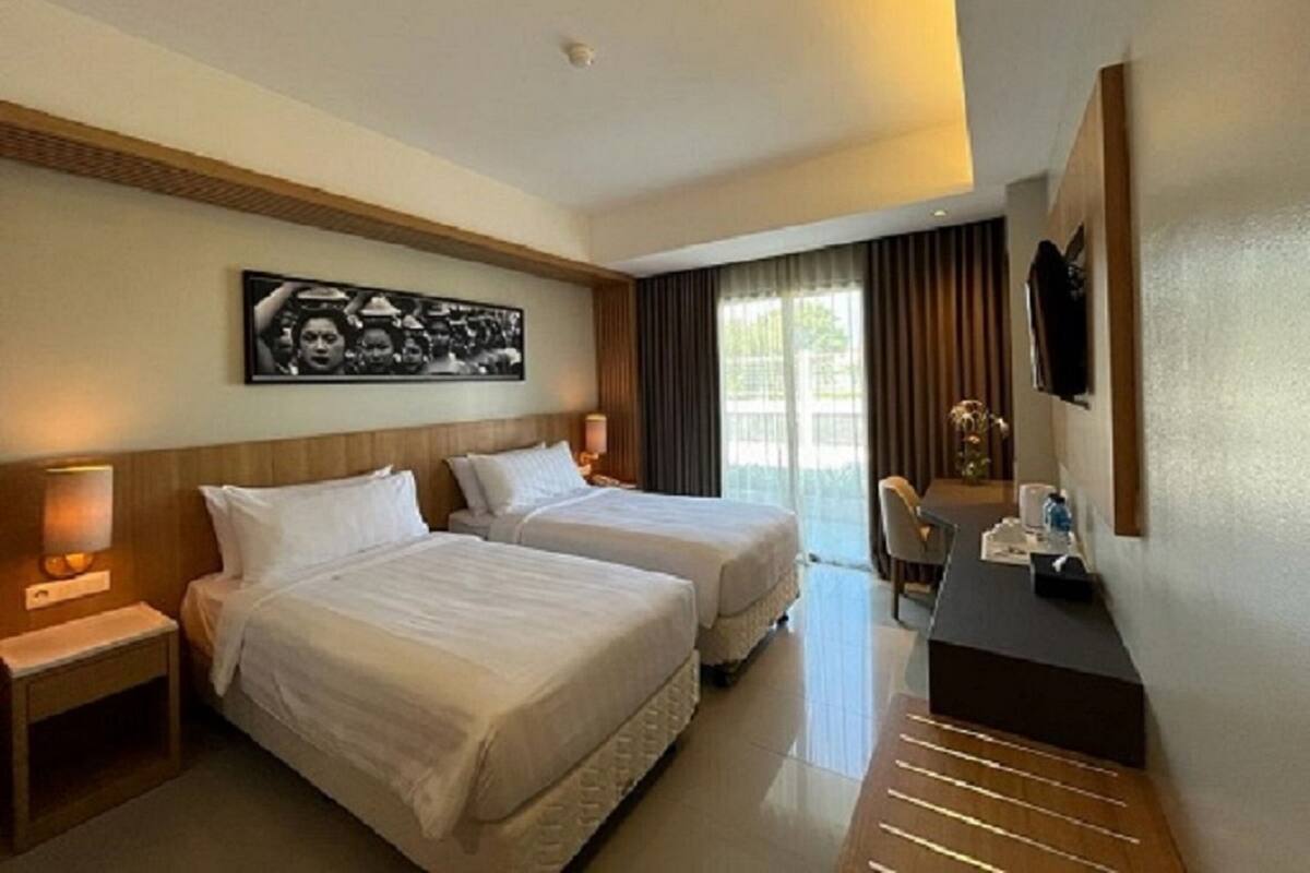 Premium bedding, pillow-top beds, desk, free WiFi