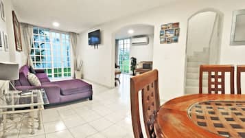 Family Villa | In-room dining