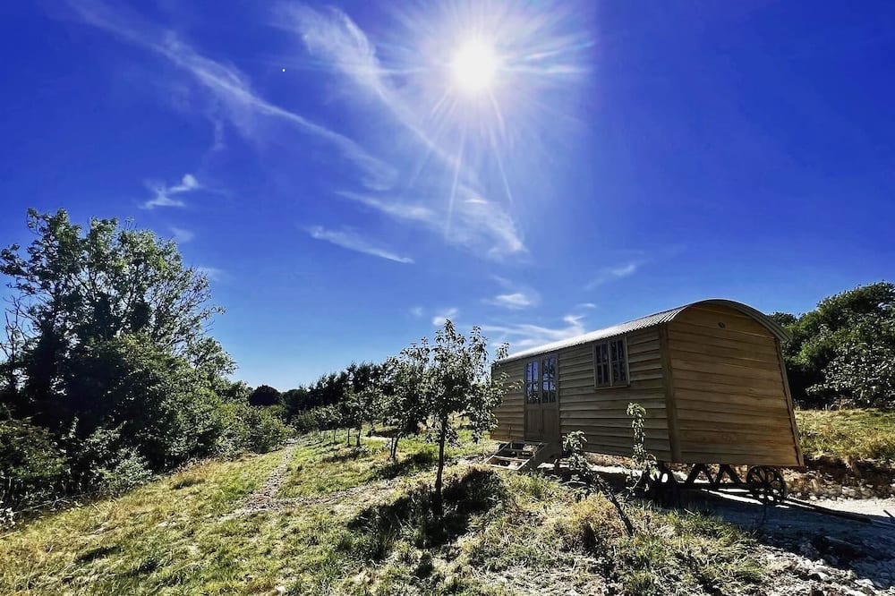 Robins Retreat - orchard with hot tub - see extras