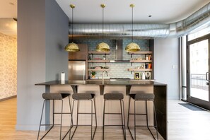 Refrigerador, microondas, horno, placa de cocina