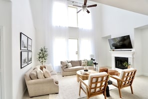 智能电视、壁炉