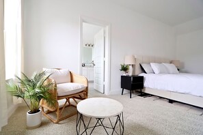 4 多间卧室、办公桌、熨斗/熨衣板、旅行婴儿床