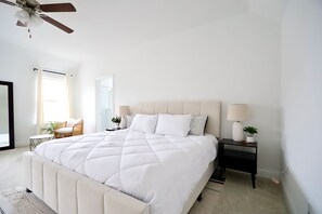 4 Schlafzimmer, Schreibtisch, Bügeleisen/Bügelbrett, Reisekinderbett