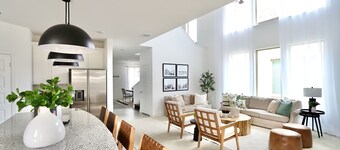 Luxe Living 4-bedroom with Fireplace, Fire Pit, & Game Room