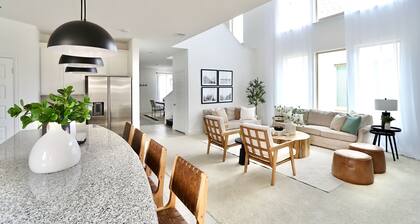 Luxe Living 4-bedroom with Fireplace, Fire Pit, & Game Room