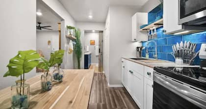 Waikiki Villa 8min-Downtown. Secluded w fire pit
