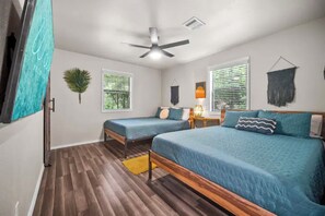 1 bedroom, desk, free WiFi, bed sheets