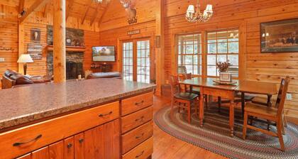 Modern Log Cabin, Great for Families -- Close to Many Attractions! Game Room!
