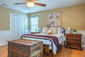 4 bedrooms, desk, iron/ironing board, travel crib