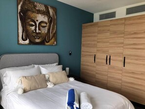 Apartment | 3 bedrooms, in-room safe, blackout drapes, iron/ironing board