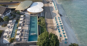 3 outdoor pools, free pool cabanas, pool umbrellas