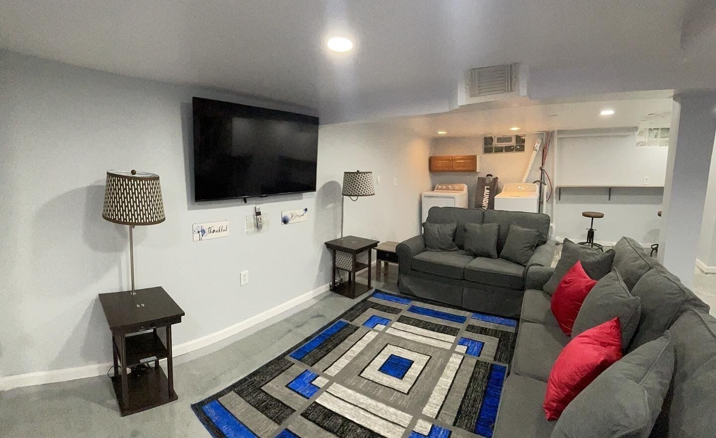 Adults Only Cozy home with Hot tub and Detached Entertainment Garage