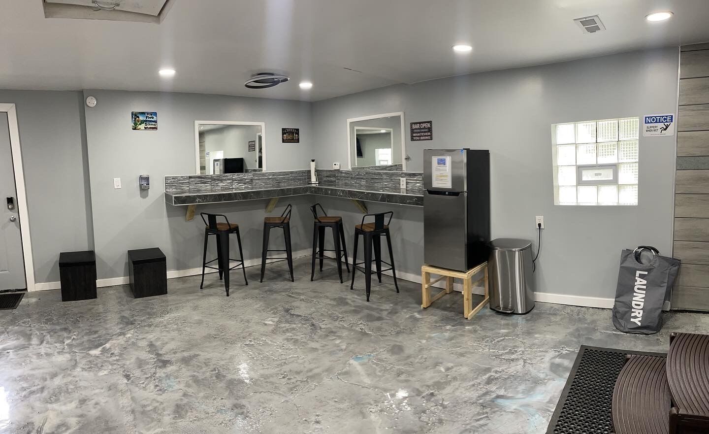 Adults Only Cozy home with Hot tub and Detached Entertainment Garage