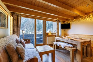Cozy living area - Grand Roc C202 280m from Slopes, View, Parking & WiFi, Argentière (Chamonix), France (Argentière (Chamonix))