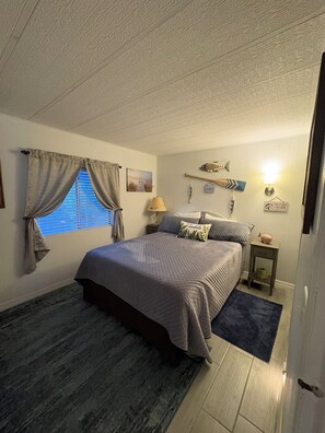 2 室のベッドルーム、アイロン / アイロン台、WiFi (無料)、ベッドシーツ