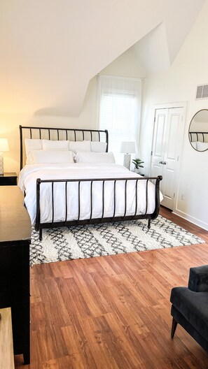 Iron/ironing board, internet, bed sheets