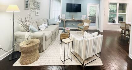 Holiday Cottage at Tim's Ford Lake next to Marina and Restaurant