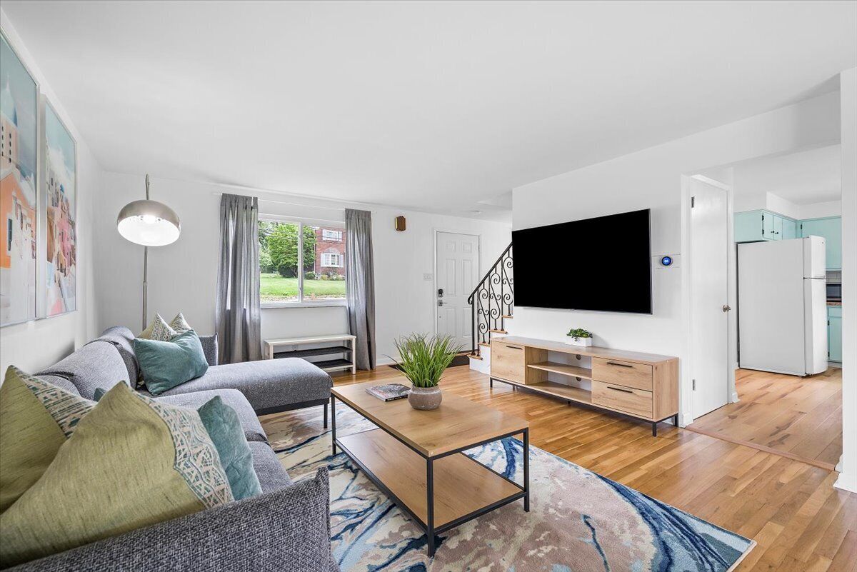 Stylish & Bright 4Bdrm House on Mt Troy/Pittsburgh