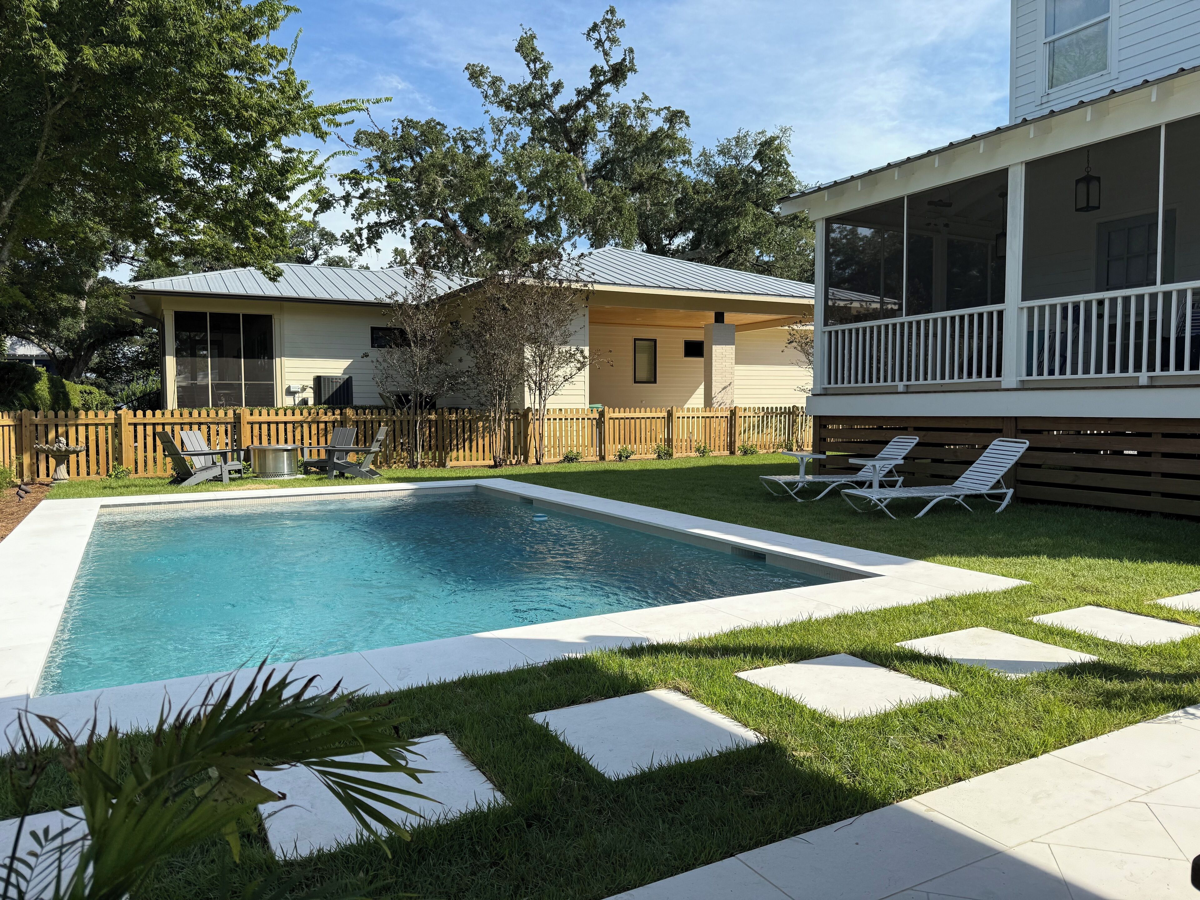 室外游泳池，恒温泳池