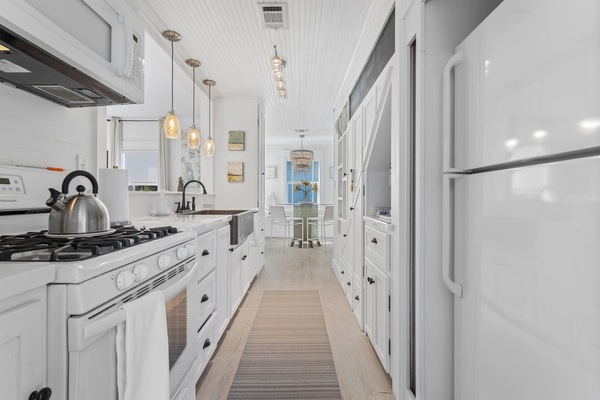 Refrigerador, microondas, horno, placa de cocina